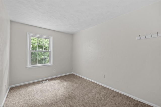 4622 Stonebridge LN, Virginia Beach, VA 23462