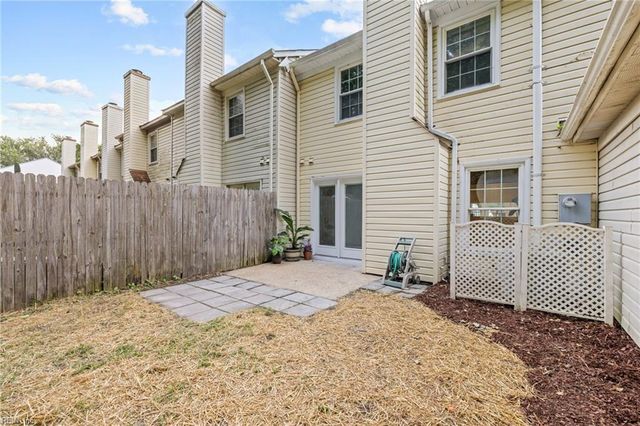 4622 Stonebridge LN, Virginia Beach, VA 23462