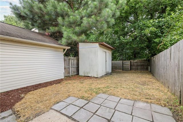4622 Stonebridge LN, Virginia Beach, VA 23462