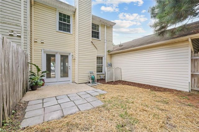 4622 Stonebridge LN, Virginia Beach, VA 23462