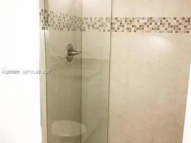 201 Lakeview Drive 204, Weston, FL 33326