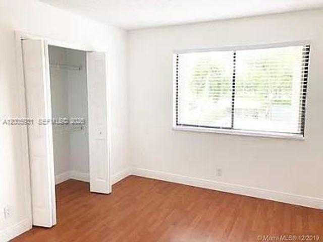 201 Lakeview Drive 204, Weston, FL 33326