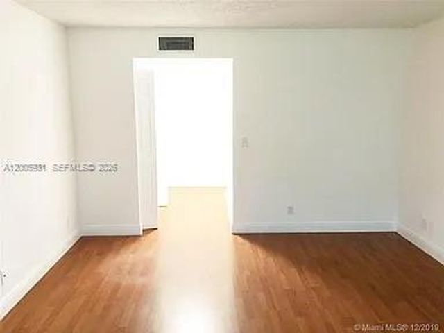 201 Lakeview Drive 204, Weston, FL 33326