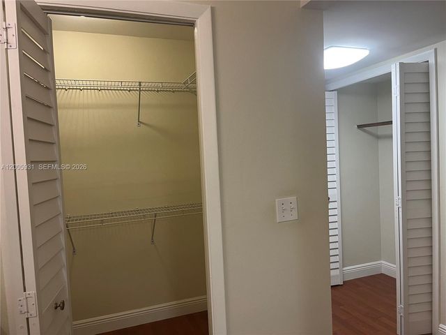 201 Lakeview Drive 204, Weston, FL 33326