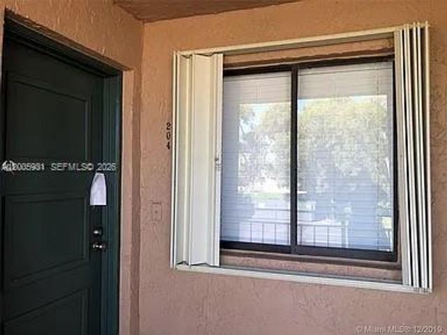 201 Lakeview Drive 204, Weston, FL 33326