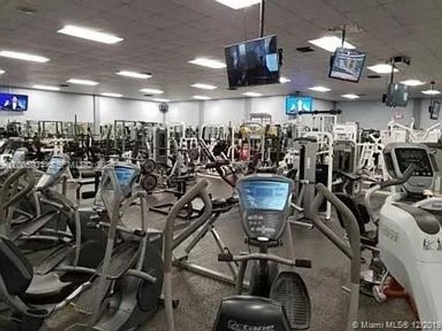 201 Lakeview Drive 204, Weston, FL 33326