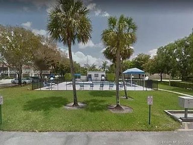 201 Lakeview Drive 204, Weston, FL 33326