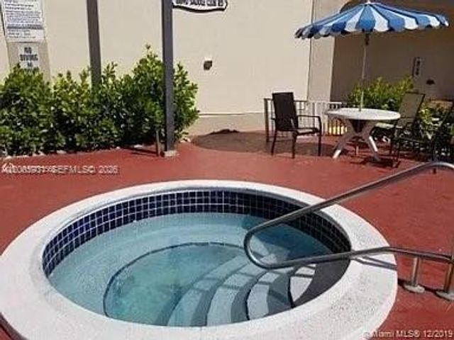 201 Lakeview Drive 204, Weston, FL 33326