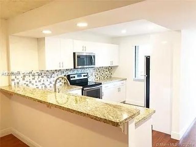 201 Lakeview Drive 204, Weston, FL 33326