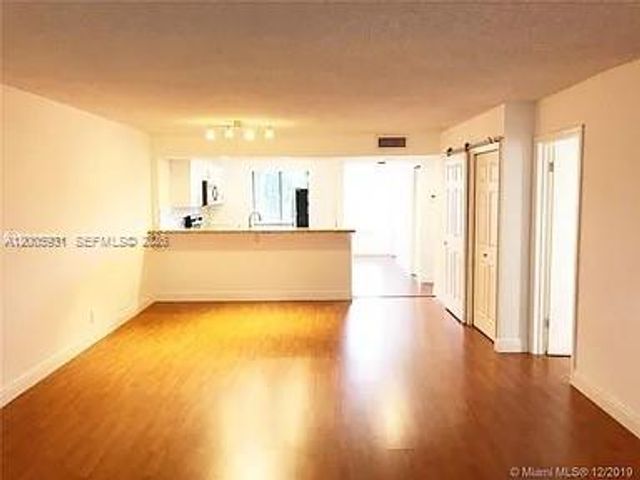 201 Lakeview Drive 204, Weston, FL 33326