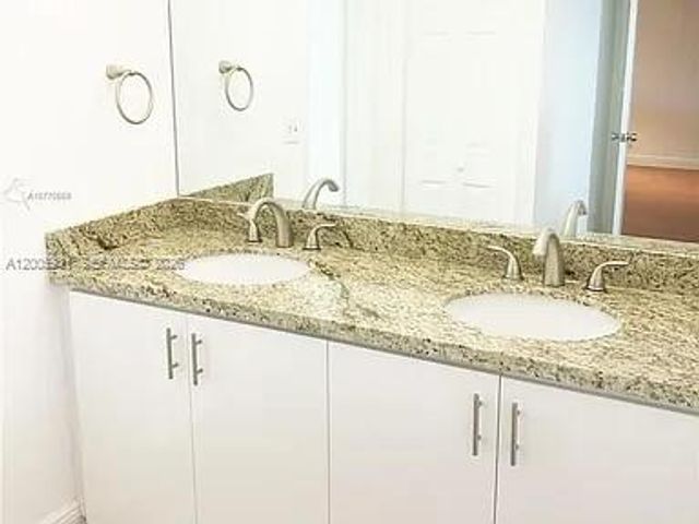 201 Lakeview Drive 204, Weston, FL 33326