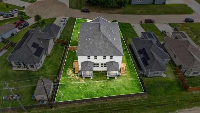 8 Donna Court B, Brookshire, TX 77423