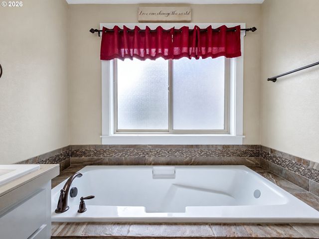 17478 Sw MAX Ct, Beaverton, OR 97078