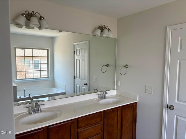 33 W Smoketree Court, Clayton, NC 27527