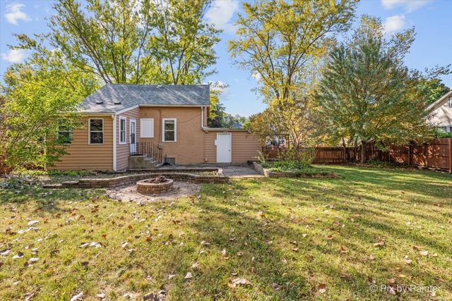 1398 Floresta Vista Lane, Crystal Lake, IL 60014