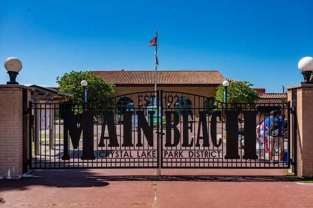 1398 Floresta Vista Lane, Crystal Lake, IL 60014