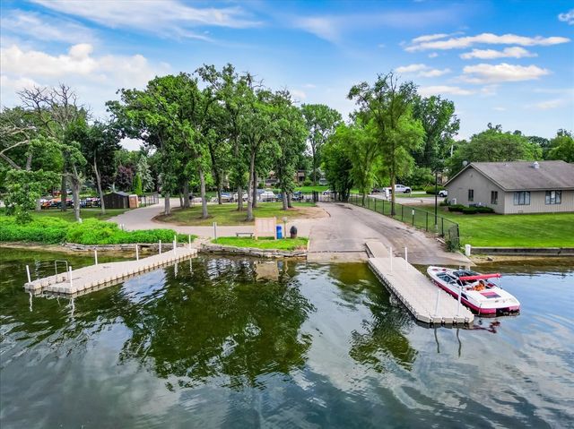 1398 Floresta Vista Lane, Crystal Lake, IL 60014