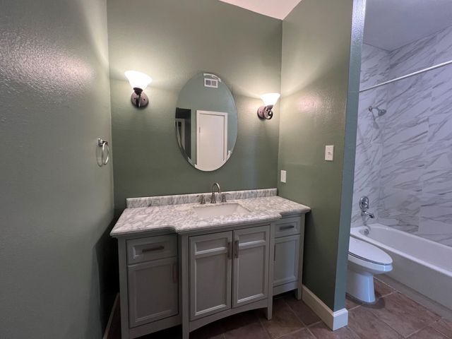 2025 Augusta Drive 807, Houston, TX 77057