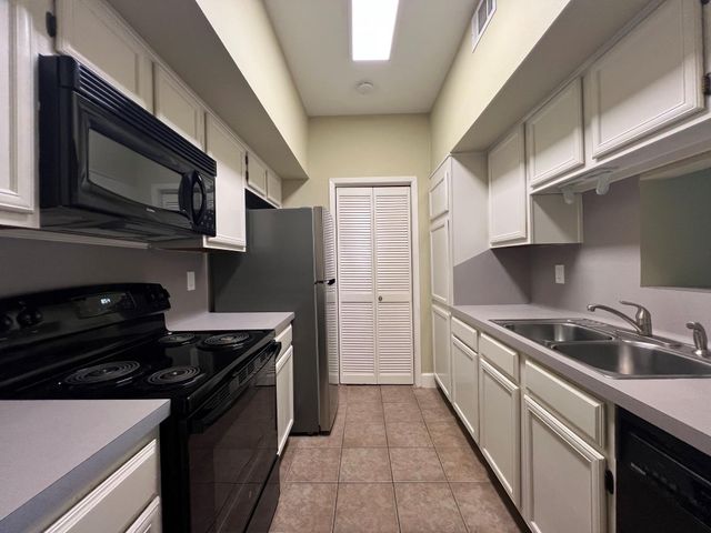 2025 Augusta Drive 807, Houston, TX 77057