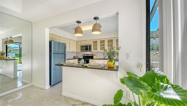 2761 HORSESHOE COURT Q4, Sarasota, FL 34235
