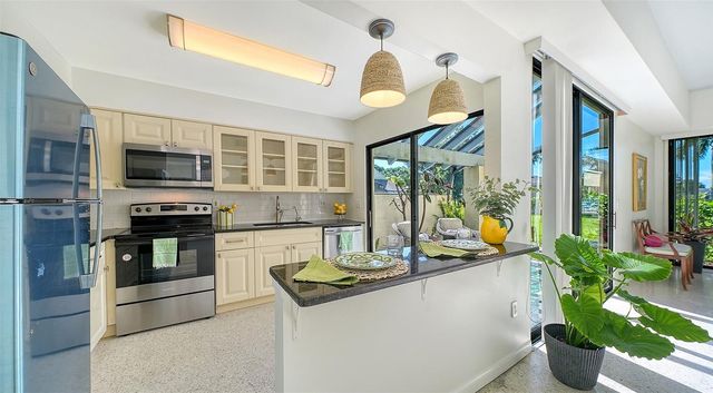 2761 HORSESHOE COURT Q4, Sarasota, FL 34235