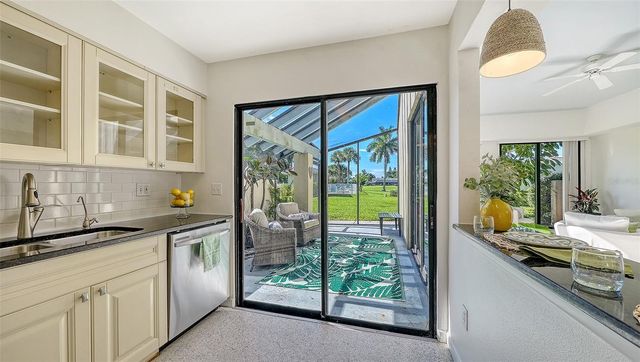 2761 HORSESHOE COURT Q4, Sarasota, FL 34235