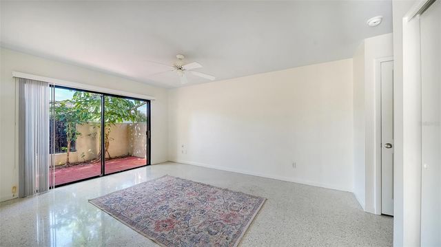 2761 HORSESHOE COURT Q4, Sarasota, FL 34235
