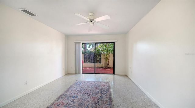 2761 HORSESHOE COURT Q4, Sarasota, FL 34235