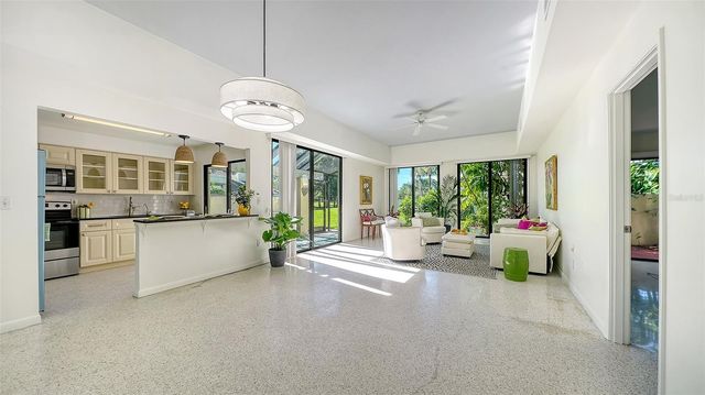 2761 HORSESHOE COURT Q4, Sarasota, FL 34235