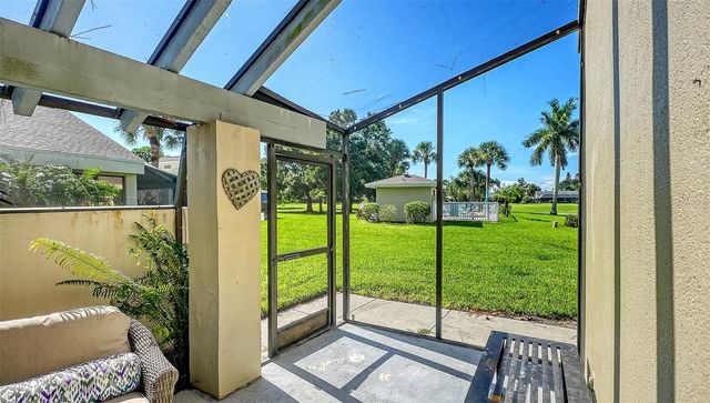 2761 HORSESHOE COURT Q4, Sarasota, FL 34235