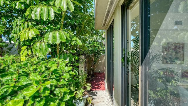 2761 HORSESHOE COURT Q4, Sarasota, FL 34235