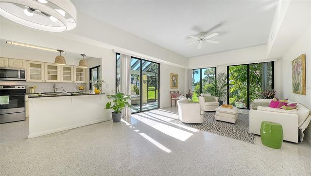 2761 HORSESHOE COURT Q4, Sarasota, FL 34235