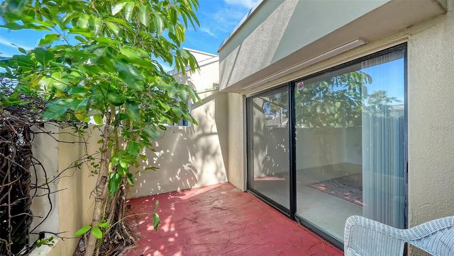 2761 HORSESHOE COURT Q4, Sarasota, FL 34235