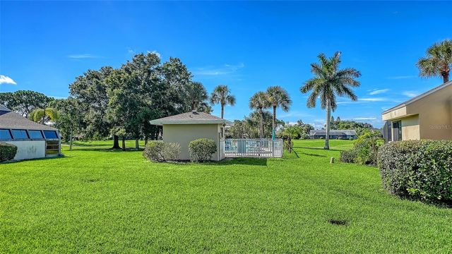 2761 HORSESHOE COURT Q4, Sarasota, FL 34235