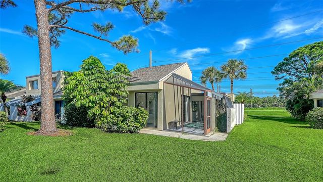 2761 HORSESHOE COURT Q4, Sarasota, FL 34235