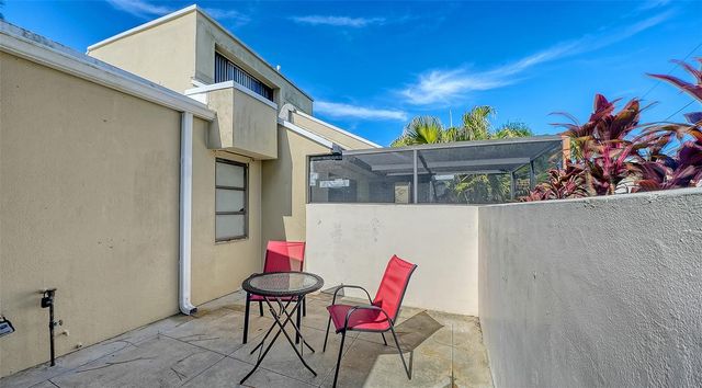 2761 HORSESHOE COURT Q4, Sarasota, FL 34235