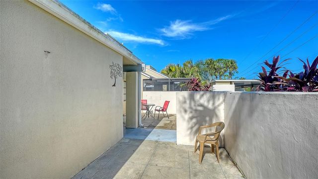 2761 HORSESHOE COURT Q4, Sarasota, FL 34235