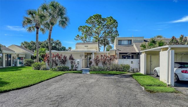 2761 HORSESHOE COURT Q4, Sarasota, FL 34235