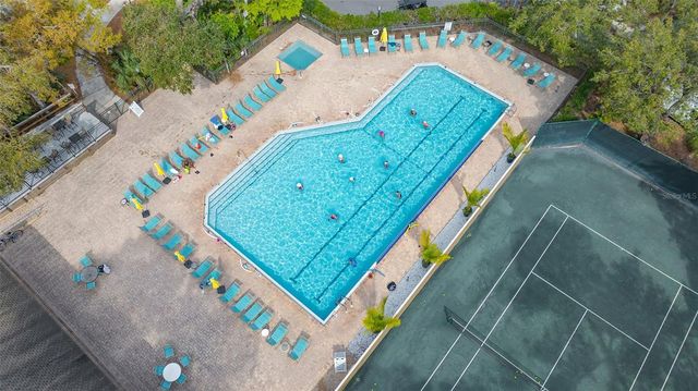 2761 HORSESHOE COURT Q4, Sarasota, FL 34235