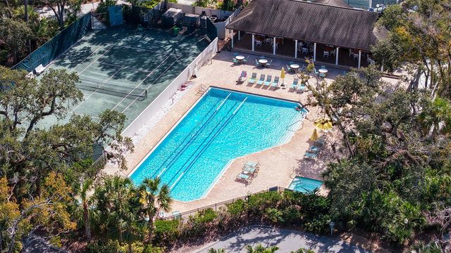 2761 HORSESHOE COURT Q4, Sarasota, FL 34235