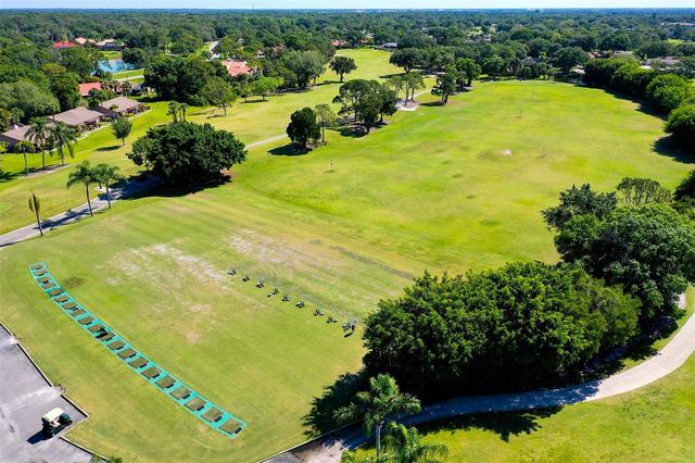 2761 HORSESHOE COURT Q4, Sarasota, FL 34235