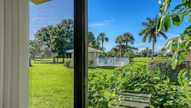 2761 HORSESHOE COURT Q4, Sarasota, FL 34235