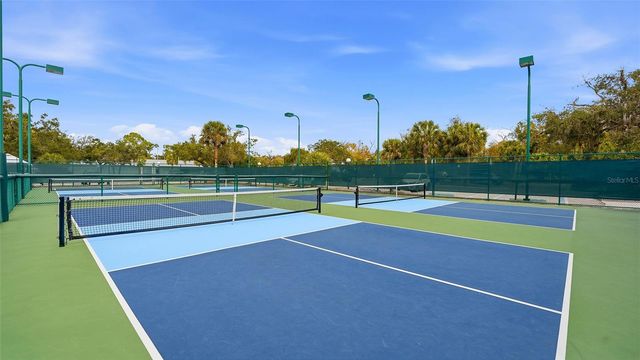 2761 HORSESHOE COURT Q4, Sarasota, FL 34235