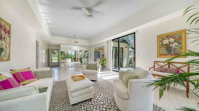 2761 HORSESHOE COURT Q4, Sarasota, FL 34235