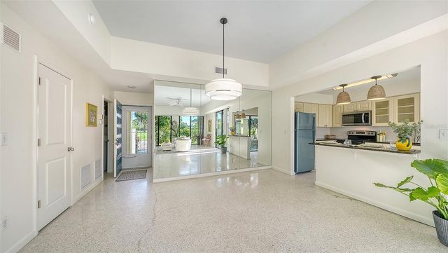 2761 HORSESHOE COURT Q4, Sarasota, FL 34235