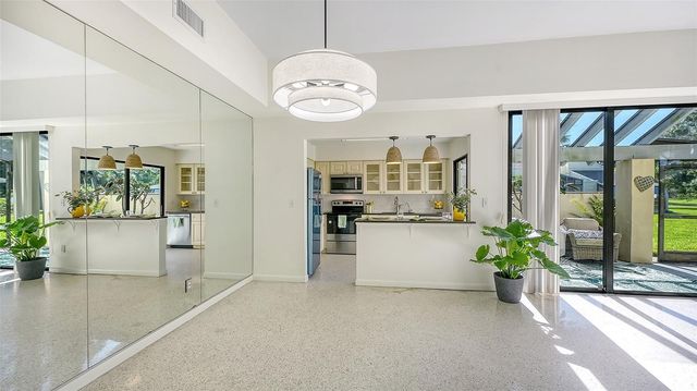 2761 HORSESHOE COURT Q4, Sarasota, FL 34235