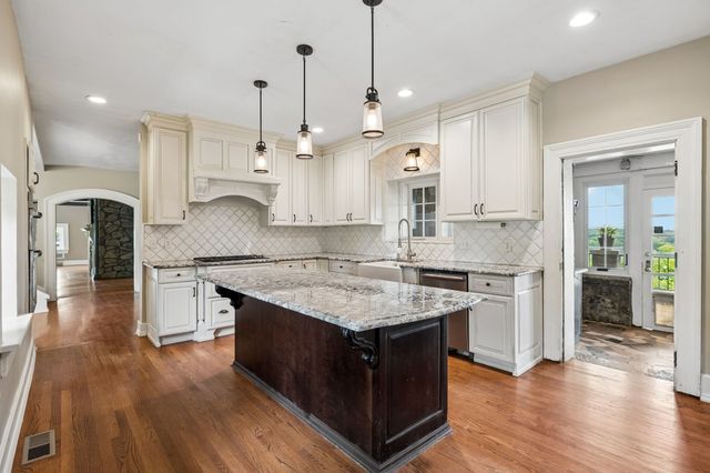 2990 McGavock Pike, Nashville, TN 37214