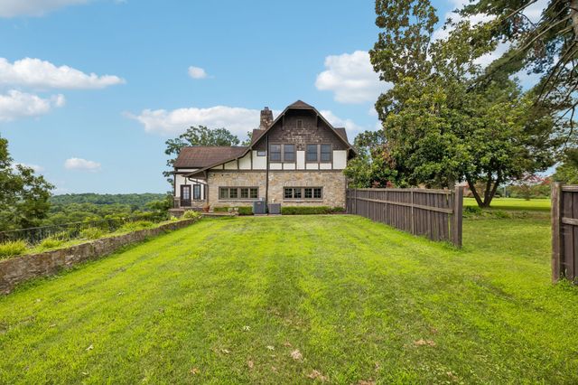 2990 McGavock Pike, Nashville, TN 37214