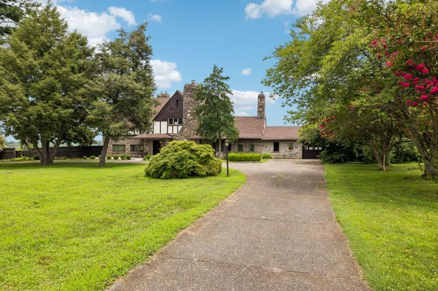 2990 McGavock Pike, Nashville, TN 37214