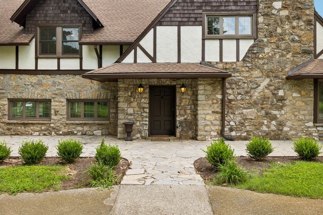 2990 McGavock Pike, Nashville, TN 37214